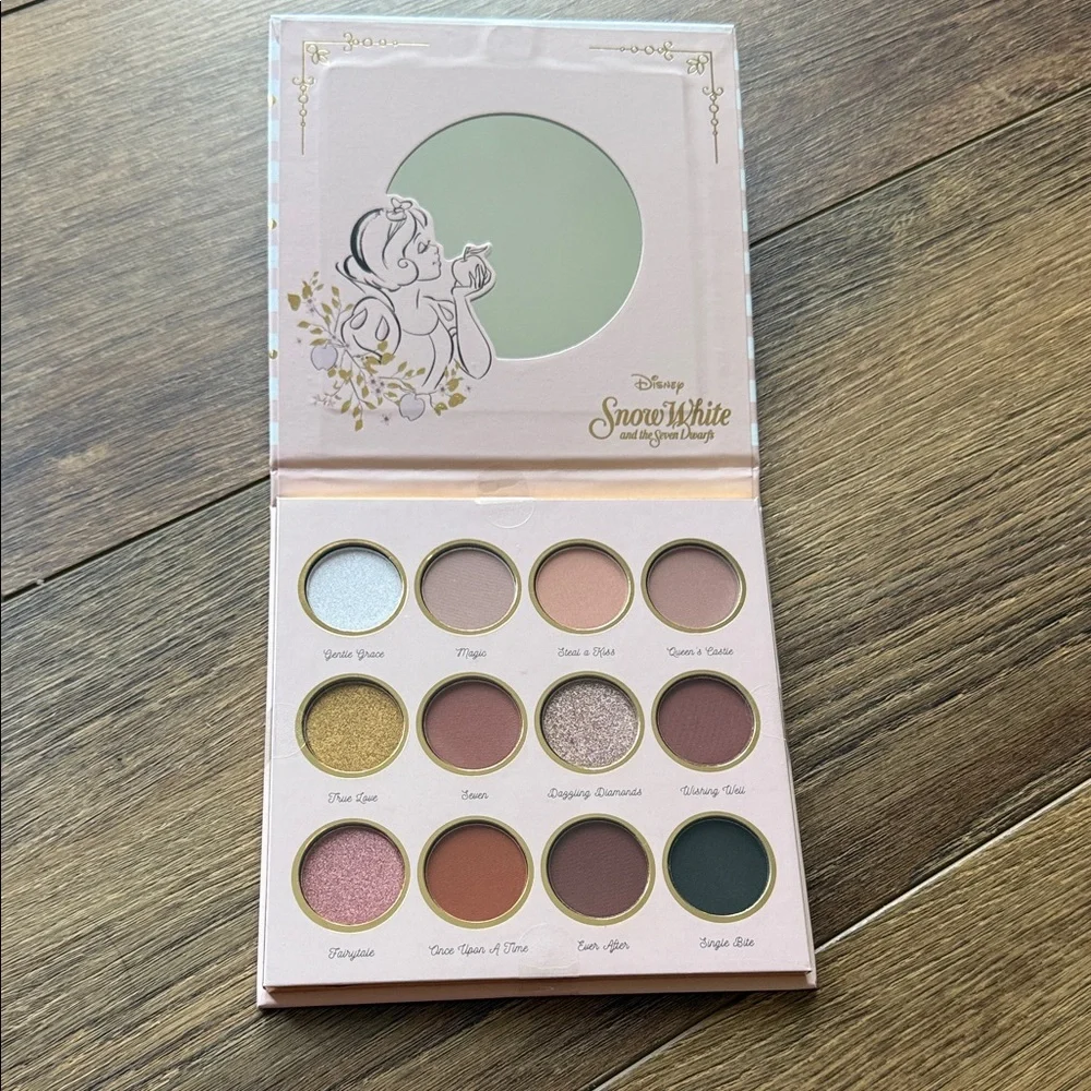 Disney Snow White Decorative Eyeshadow Palette - Pink, Gold & White